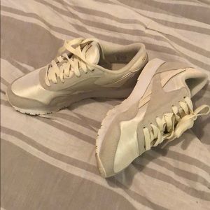 Classic Women’s Reebok Sneakers